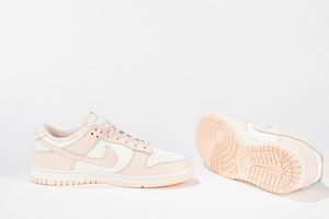 ,NIKE : Dunk Low Orange Pearl (W) - Taglia US 9.5W EUR 41  - Asta Sneakerhead: la prima asta di sneakers in Italia - Associazione Nazionale - Case d'Asta italiane