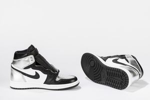 ,NIKE : Jordan 1 Retro High Silver Toe (W) - Taglia US 5.5W EUR 36  - Asta Sneakerhead: la prima asta di sneakers in Italia - Associazione Nazionale - Case d'Asta italiane