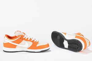 ,NIKE : Dunk SB Low Orange Box - Taglia US 10.5 EUR 44.5  - Asta Sneakerhead: la prima asta di sneakers in Italia - Associazione Nazionale - Case d'Asta italiane