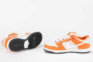 ,NIKE : Dunk SB Low Orange Box - Taglia US 10.5 EUR 44.5  - Asta Sneakerhead: la prima asta di sneakers in Italia - Associazione Nazionale - Case d'Asta italiane