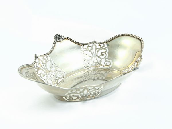 Centrotavola ovale in argento  - Asta House Sale: Un'elegante casa fiorentina - Associazione Nazionale - Case d'Asta italiane