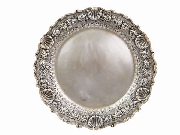 Vassoio circolare in argento  - Asta House Sale: Un'elegante casa fiorentina - Associazione Nazionale - Case d'Asta italiane