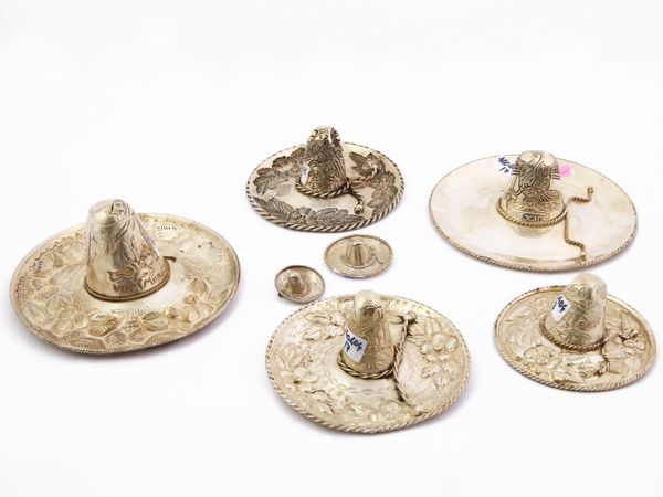 Collezione di sette sombreri in argento  - Asta House Sale: Un'elegante casa fiorentina - Associazione Nazionale - Case d'Asta italiane