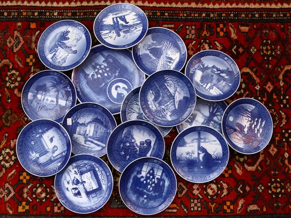 Collezione di piatti commemorativi in porcellana, Royal Copenhagen  - Asta House Sale: Un'elegante casa fiorentina - Associazione Nazionale - Case d'Asta italiane