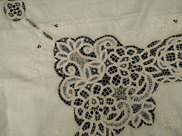 Tovaglia in lino beige  - Asta House Sale: Un'elegante casa fiorentina - Associazione Nazionale - Case d'Asta italiane