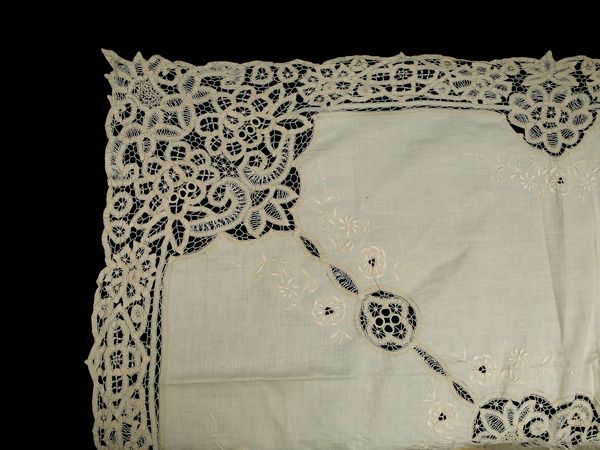 Tovaglia in lino beige  - Asta House Sale: Un'elegante casa fiorentina - Associazione Nazionale - Case d'Asta italiane