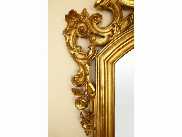 Grande specchiera con cornice in legno intagliato e dorato  - Asta House Sale: Un'elegante casa fiorentina - Associazione Nazionale - Case d'Asta italiane