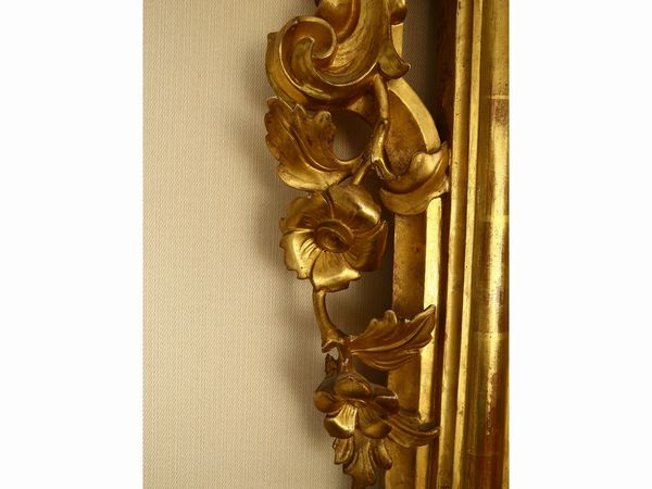 Grande specchiera con cornice in legno intagliato e dorato  - Asta House Sale: Un'elegante casa fiorentina - Associazione Nazionale - Case d'Asta italiane