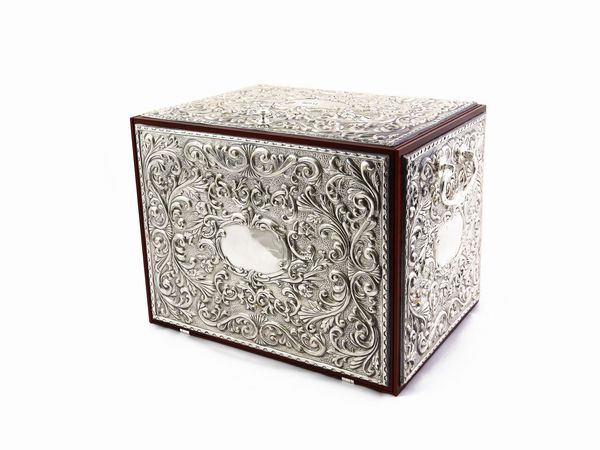 Scrigno in mogano rivestito in argento  - Asta House Sale: Un'elegante casa fiorentina - Associazione Nazionale - Case d'Asta italiane