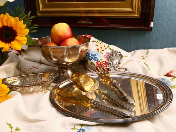 Lotto di curiosit� per la tavola in metallo argentato e argento  - Asta House Sale: Un'elegante casa fiorentina - Associazione Nazionale - Case d'Asta italiane