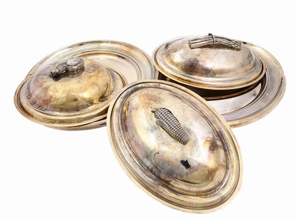 Tre vassoi da portata in metallo argentato  - Asta House Sale: Un'elegante casa fiorentina - Associazione Nazionale - Case d'Asta italiane