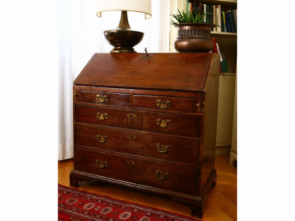 Cassettone a ribalta in rovere  - Asta House Sale: Un'elegante casa fiorentina - Associazione Nazionale - Case d'Asta italiane