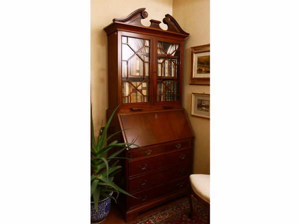Cassettone a ribalta con alzata in mogano  - Asta House Sale: Un'elegante casa fiorentina - Associazione Nazionale - Case d'Asta italiane
