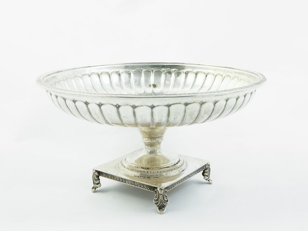 Alzatina in argento  - Asta House Sale: Un'elegante casa fiorentina - Associazione Nazionale - Case d'Asta italiane