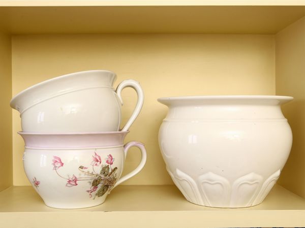 Lotto di curiosit� in porcellana e ceramica  - Asta House Sale: Un'elegante casa fiorentina - Associazione Nazionale - Case d'Asta italiane