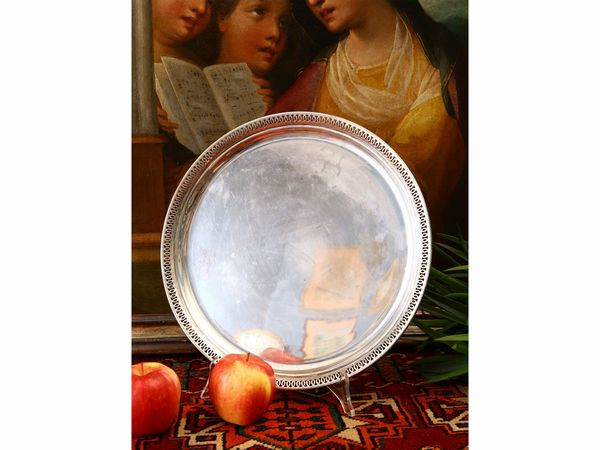 Vassoio circolare in argento  - Asta House Sale: Un'elegante casa fiorentina - Associazione Nazionale - Case d'Asta italiane