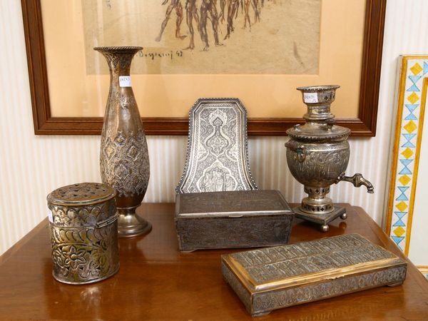 Curiosit� orientali in metallo argentato  - Asta House Sale: Un'elegante casa fiorentina - Associazione Nazionale - Case d'Asta italiane