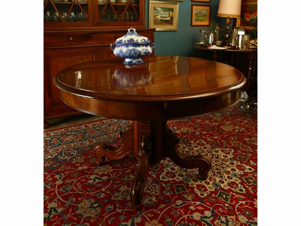 Tavolo da pranzo in piuma di mogano e noce  - Asta House Sale: Un'elegante casa fiorentina - Associazione Nazionale - Case d'Asta italiane