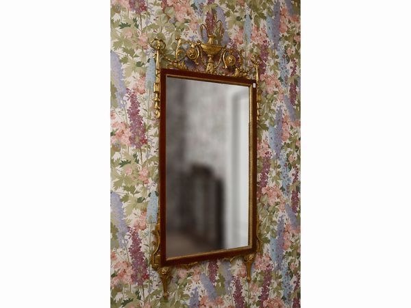 Piccola specchiera con cornice lumeggiata in oro  - Asta House Sale: Un'elegante casa fiorentina - Associazione Nazionale - Case d'Asta italiane