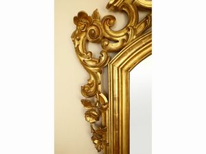 Grande specchiera con cornice in legno intagliato e dorato  - Asta House Sale: Un'elegante casa fiorentina - Associazione Nazionale - Case d'Asta italiane