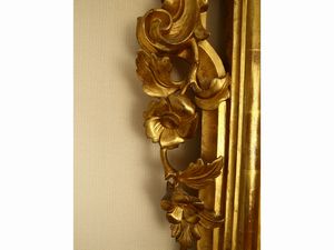 Grande specchiera con cornice in legno intagliato e dorato  - Asta House Sale: Un'elegante casa fiorentina - Associazione Nazionale - Case d'Asta italiane