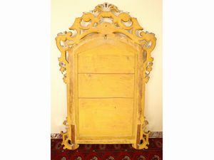 Grande specchiera con cornice in legno intagliato e dorato  - Asta House Sale: Un'elegante casa fiorentina - Associazione Nazionale - Case d'Asta italiane