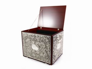 Scrigno in mogano rivestito in argento  - Asta House Sale: Un'elegante casa fiorentina - Associazione Nazionale - Case d'Asta italiane