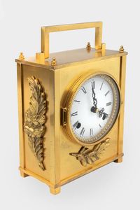 OFFICIER - 12x13 cm in bronzo dorato  XX secolo  quadrante in smalto con numeri romani serigrafati e minuteria a binario  [..]