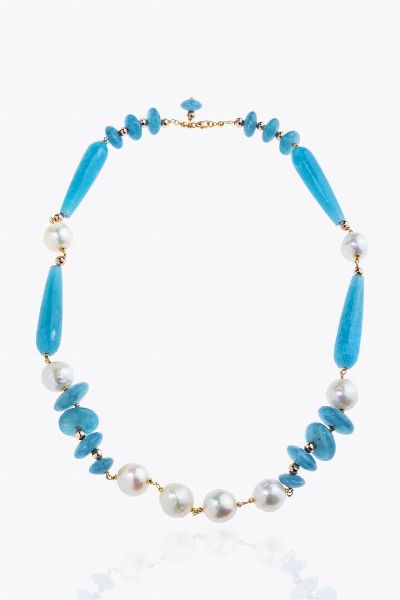 GIROCOLLO : Lunghezza cm 47 in oro rosa con perle di acqua dolce del diam. di mm 12 ca  alternate a dischi e gocce di acquamarina milk  - Asta Asta 205 Gioielli - Associazione Nazionale - Case d'Asta italiane