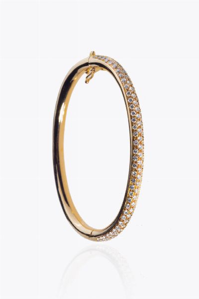 BRACCIALE : Peso gr 21 3 rigido  in oro rosa con parte centrale in pav di diamanti taglio brillante per totali ct 2 0 ca  probabile colore G-H  purezza IF-VVS  - Asta Asta 205 Gioielli - Associazione Nazionale - Case d'Asta italiane