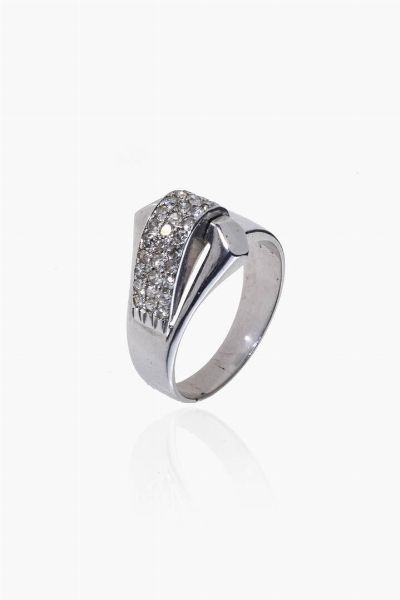 ANELLO : Peso gr 7 5 Misura 18 (58) in oro bianco  sommit a voluta  con diamanti taglio 8/8 per totali ct 0 40 ca  - Asta Asta 205 Gioielli - Associazione Nazionale - Case d'Asta italiane