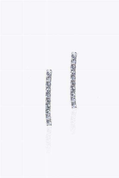 COPPIA DI ORECCHINI : Peso gr 3 4 in oro bianco  modello tennis  con diamanti taglio brillante per totali ct 0 65 ca  probabile colore G-H  purezza IF-VVS  - Asta Asta 205 Gioielli - Associazione Nazionale - Case d'Asta italiane