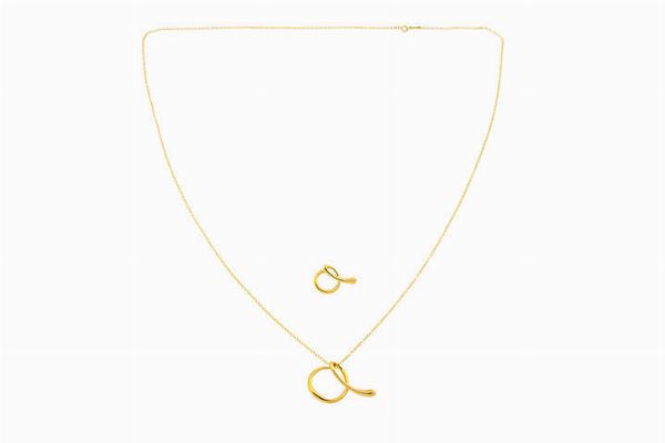 TIFFANY & CO. : Peso gr 12 9 Demi-parure in oro giallo composta da catena con ciondolo e spilla  firmati Elsa Peretti per Tiffany & Co  - Asta Asta 205 Gioielli - Associazione Nazionale - Case d'Asta italiane
