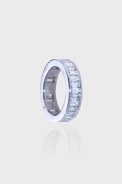 bulgari : Peso gr 6 4 Misura 11 Eternel in oro bianco  firmata Bulgari  con diamanti taglio baguette per totali ct 4 ca  probabile colore G purezza IF-VVS  - Asta Asta 205 Gioielli - Associazione Nazionale - Case d'Asta italiane