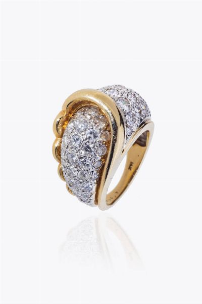 ANELLO : Peso gr 14 0 Misura 13 (53) in oro rosa  sommit in oro bianco  a cupola con pav in diamanti taglio brillante per totali ct 3 50 ca  probabile colore G-H  purezza IF-VVS  - Asta Asta 205 Gioielli - Associazione Nazionale - Case d'Asta italiane