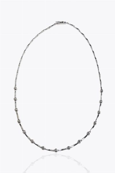 GIROCOLLO : Peso gr 16 2 Lunghezza cm 42 composto da segmenti rigidi in oro bianco alternati a piccoli diamanti taglio brillante per totali ct 0 60 ca  - Asta Asta 205 Gioielli - Associazione Nazionale - Case d'Asta italiane