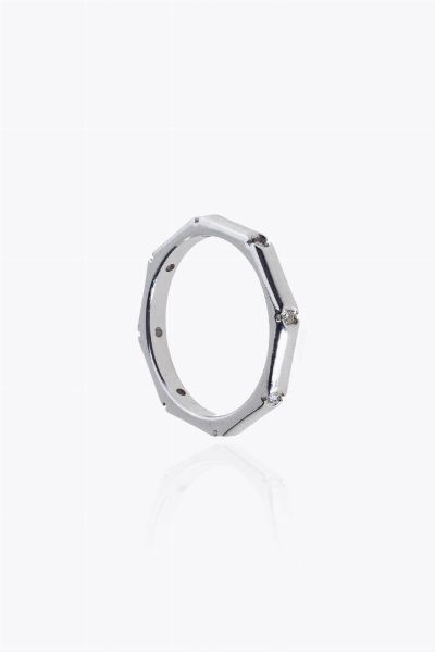 ETERNEL : Peso gr 3 3 Misura 13 (53) in oro bianco  di forma ottagonale con diamanti taglio brillante a decoro  - Asta Asta 205 Gioielli - Associazione Nazionale - Case d'Asta italiane