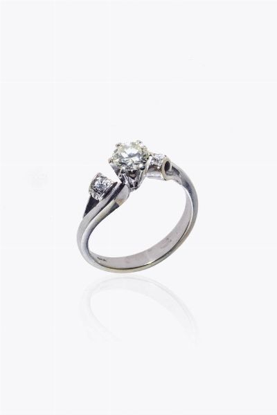ANELLO : Peso gr 3 7 Misura 10 (50) in oro bianco con diamante solitario di ct 0 45 ca  - Asta Asta 205 Gioielli - Associazione Nazionale - Case d'Asta italiane