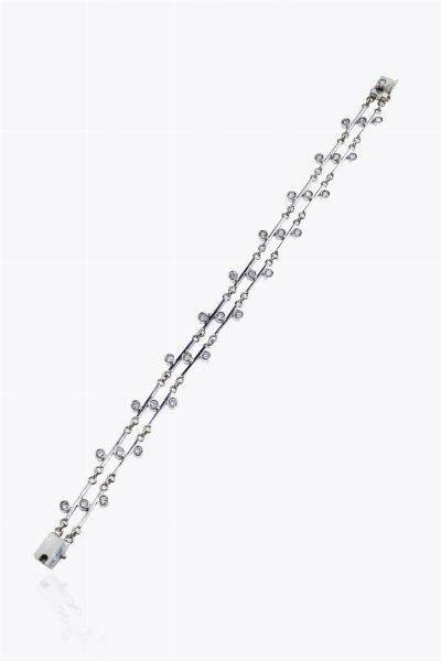 REPOSSI : Peso gr 12 5 Lunghezza cm 17 Bracciale in oro bianco  firmato Repossi  con segmenti rigidi disposti su due file e impreziositi da diamanti taglio brillante per totali ct 1 0 ca  - Asta Asta 205 Gioielli - Associazione Nazionale - Case d'Asta italiane
