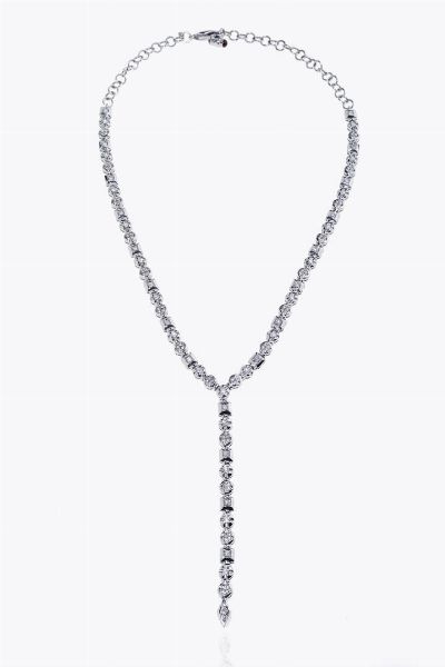 LEGNAZZI : Peso gr 45 Girocollo in oro bianco  firmato Legnazzi  composto da elementi rigidi tondi e quadrati alternati con diamanti taglio brillante per totali ct 1 25ca  - Asta Asta 205 Gioielli - Associazione Nazionale - Case d'Asta italiane