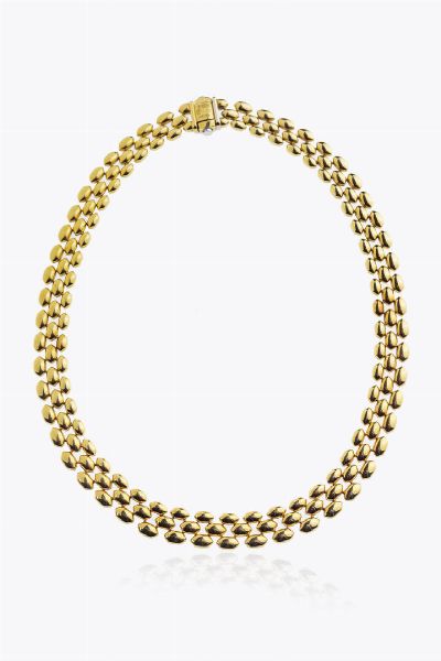 CHIMENTO : Peso gr 43 2 Lunghezza cm 44 Girocollo in oro giallo e bianco  firmato Chimento  lavorato a maglia geometrica. Il girocollo  double face: presenta un lato in oro giallo ed un lato in oro bianco  - Asta Asta 205 Gioielli - Associazione Nazionale - Case d'Asta italiane