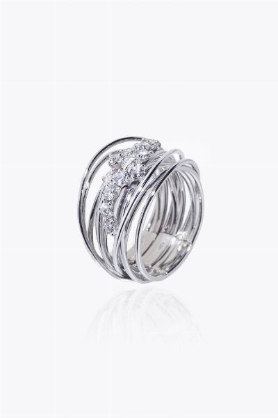 ANELLO : Peso gr 9 0 Misura 12 (52) in oro bianco  sommit lavorata a fili intrecciati con diamanti taglio brillante per totali ct 0 61 ca  probabile colore G-H  purezza IF-VVS  - Asta Asta 205 Gioielli - Associazione Nazionale - Case d'Asta italiane