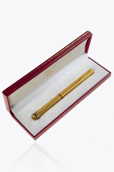 CARTIER : Stilografica Must de Cartier  corpo fesonato e dorato. Corredata di scatola  - Asta Asta 205 Gioielli - Associazione Nazionale - Case d'Asta italiane