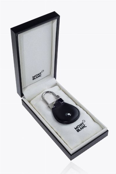 MONTBLANC : Portachiavi Montblanc in metallo e cuoio nero con emblema della maison Corredata di scatola e libretto  - Asta Asta 205 Gioielli - Associazione Nazionale - Case d'Asta italiane