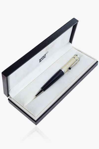 MONTBLANC : Penna a sfera Montblanc collezione Muses  dedicata a Greta Garbo Clip con sfera nera rotonda; cappuccio in resina color panna; bariletto in resina nera  - Asta Asta 205 Gioielli - Associazione Nazionale - Case d'Asta italiane