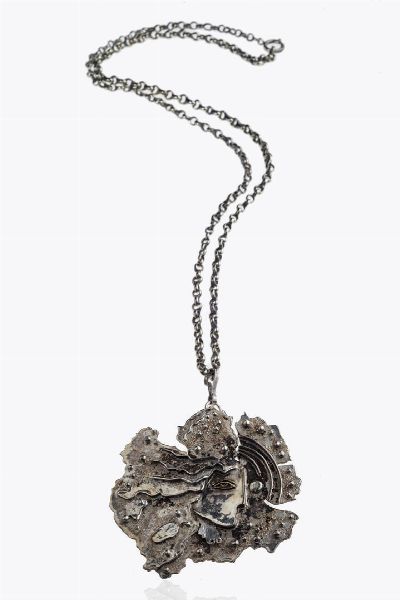 EDUARDO ALCOY Barcellona (Spagna) 1930 - 1987 Mataro' (Spagna) : Peso gr 72 3 Catena con ciondolo in argento  firmato Alcoy  raffigurante volto femminile stilizzato (pezzo unico)  - Asta Asta 205 Gioielli - Associazione Nazionale - Case d'Asta italiane