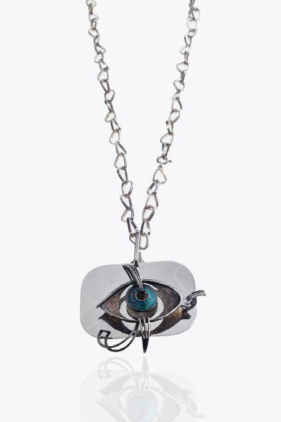 GALOPPI : Peso gr 74 7 Lunghezza cm 43 Catena con ciondolo in argento 925/1000  a forma di occhio stilizzato con smalto verde  - Asta Asta 205 Gioielli - Associazione Nazionale - Case d'Asta italiane