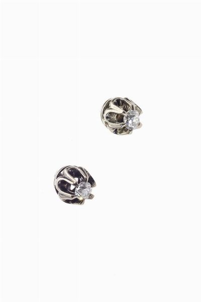 COPPIA DI ORECHINI : Peso gr 2 6 in oro bianco  a vite  con due diamantini taglio brillante di vecchio taglio per totali ct 0 20 ca  - Asta Asta 205 Gioielli - Associazione Nazionale - Case d'Asta italiane