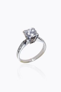 ANELLO - Peso gr 3 1 Misura 11 (51) in oro bianco con diamante taglio brillante di ct 1  0 ca  probabile colore H  purezza  [..]