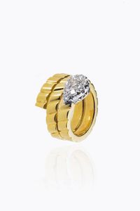 ANELLO - Peso gr 18 6 Misura 11 (51) in oro giallo e bianco  a forma di serpente stilizzato  con testa in diamanti taglio  [..]